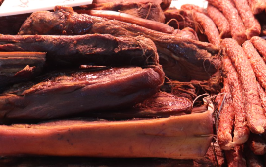 護(hù)航年味 拉薩市市場(chǎng)監(jiān)管局開(kāi)展節(jié)前腌臘肉市場(chǎng)專(zhuān)項(xiàng)檢查抽檢工作